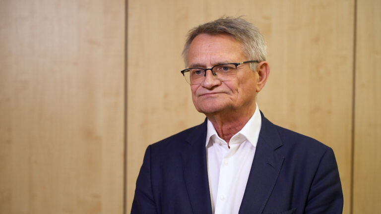 Polska gospodarka coraz mniej zależna od węgla, ale wciąż znacząco od importu ropy i gazu. Transformacja wymaga stabilnych źródeł finansowania