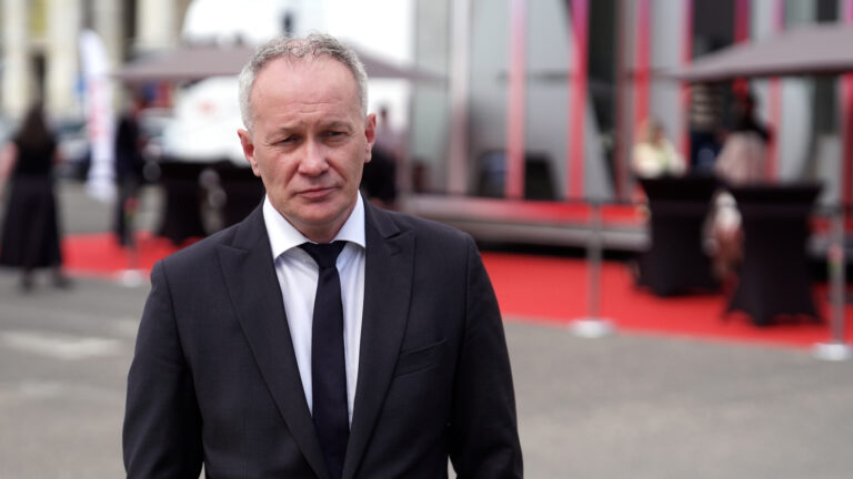 Przemysł nie rezygnuje z inwestycji mimo dużej niepewności. Napędzają je wysokie ceny energii