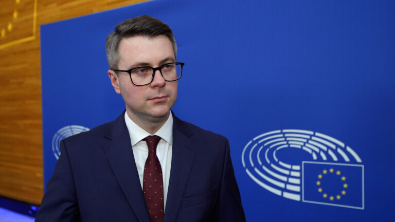 Europa chce nadrobić dystans gospodarczy do USA i Chin. Kluczem ma być deregulacja i tańsza energia